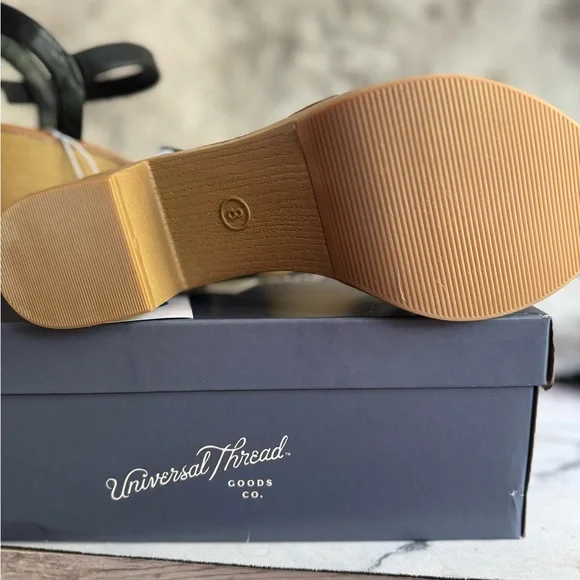 Universal Thread Ladies Heels/Wedges - Picture 9 of 11